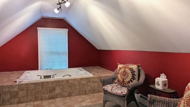 Romantic Suite, 1 King Bed, Jetted Tub, Garden View