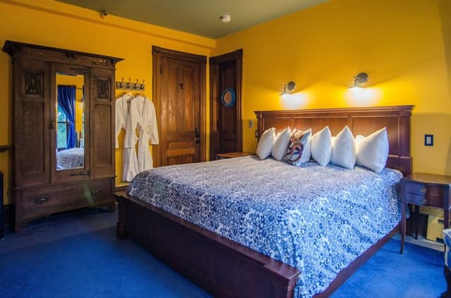 Panoramic Room, 1 King Bed, Private Bathroom, Garden View