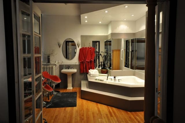 Romantic Suite, Jetted Tub