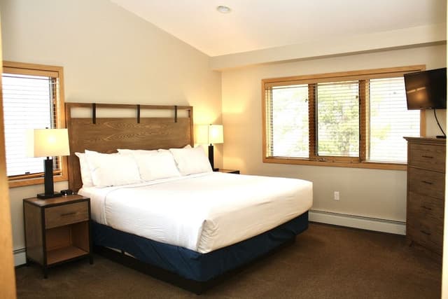 Deluxe Condo, 3 Bedrooms