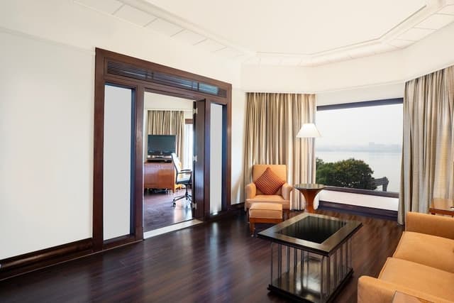 Executive Suite, 1 Bedroom, Lake View