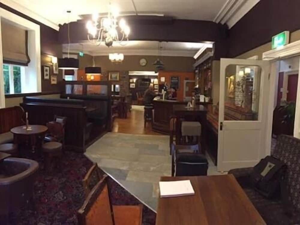 The Parkwood Hotel0