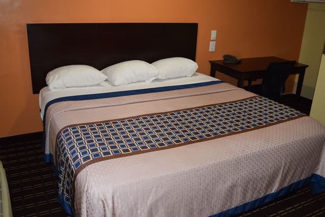 Standard Room, 1 Queen Bed