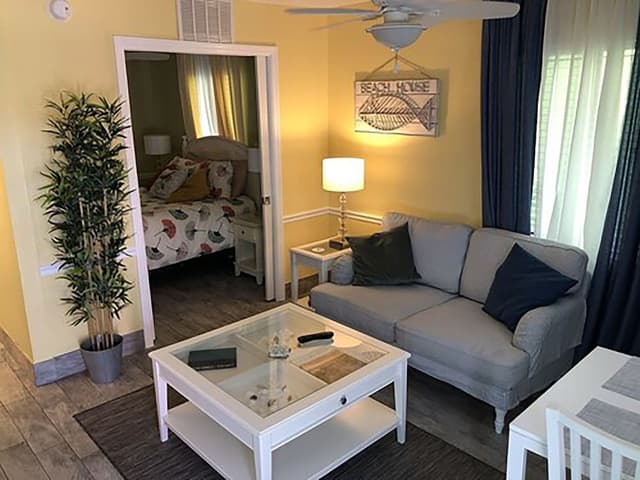 Deluxe Suite, 1 Queen Bed with Sofa bed