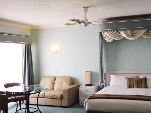 Signature Room, 1 King Bed, Non Smoking, Jetted Tub