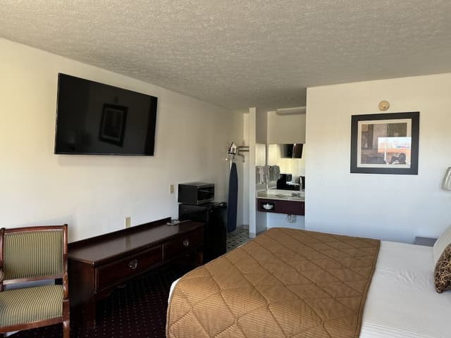 Room, 1 King Bed, Non Smoking