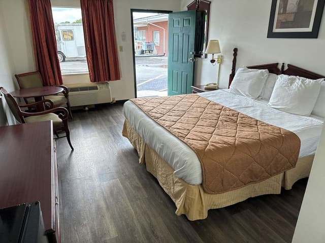 Room, 1 King Bed, Non Smoking