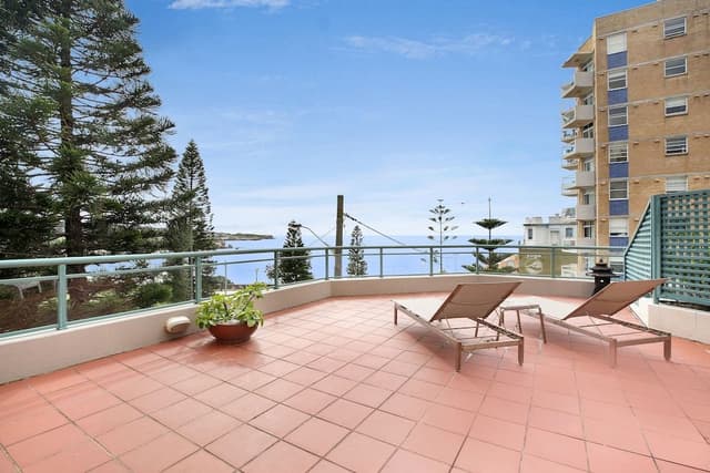 Three Bedroom Deluxe Apartment Beachfront