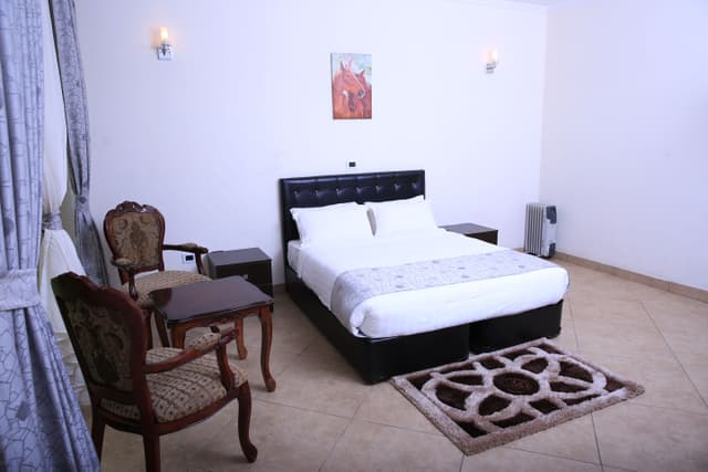 Standard Queen Room