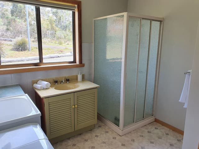 Classic Cabin, 2 Bedrooms, Lake View