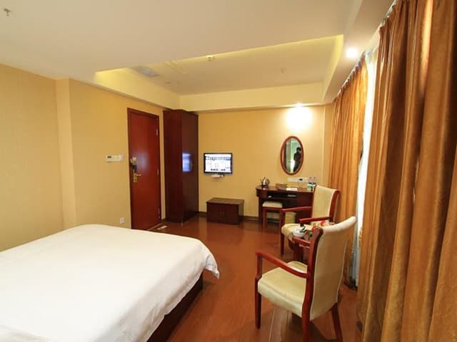 GTI - 1 Bed Room with View, 1.8M Bed