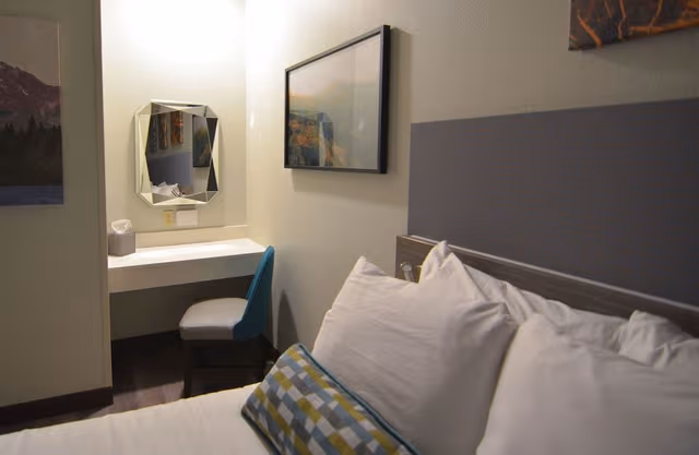 Room, 1 King Bed, Balcony, Mountain View