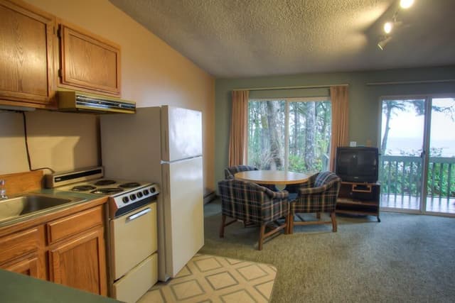 Suite, Multiple Beds, Fireplace, Ocean View