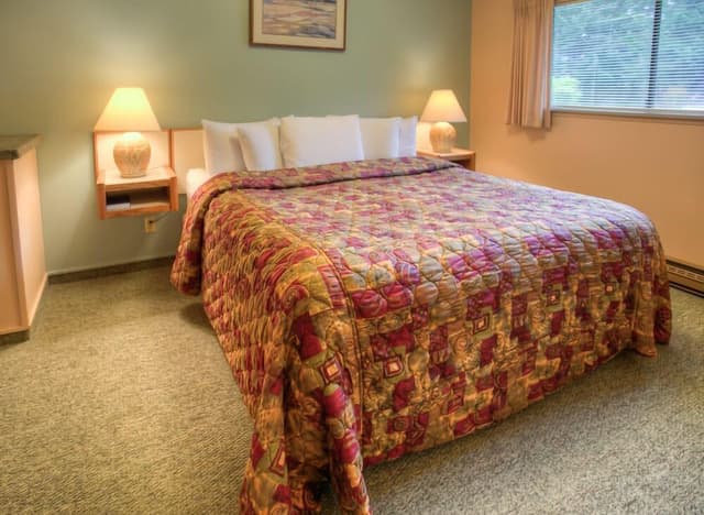 Suite, Multiple Beds, Fireplace, Ocean View