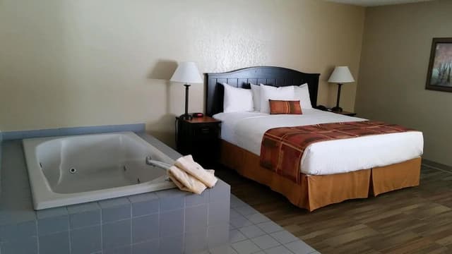 Standard Room, 1 King Bed, Accessible (Jacuzzi)