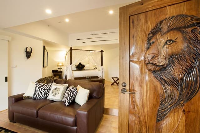 Wild Encounter Room (Meet a Cheetah experience for 2)