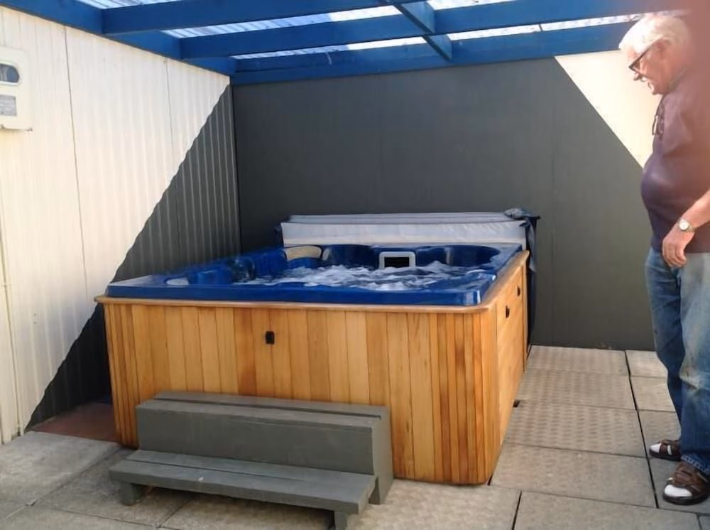 Camberley Court Motel1