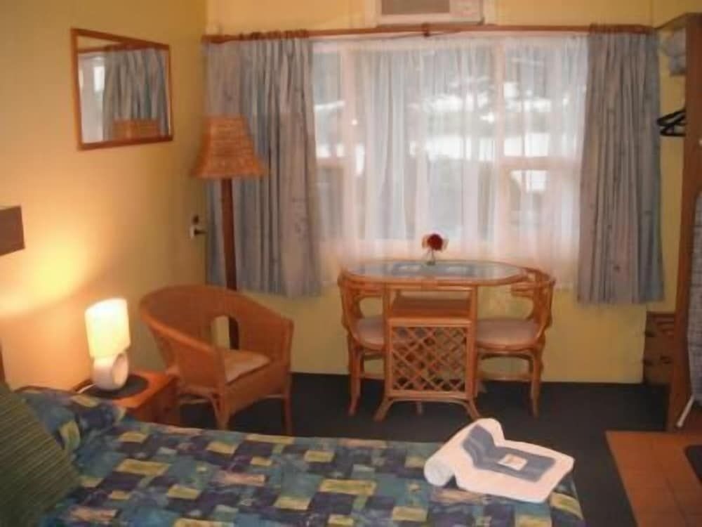 Black Swan Waterfront Motel3