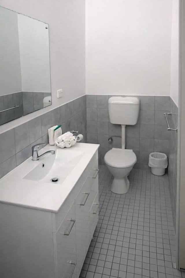 Basic Double Room, 1 Queen Bed