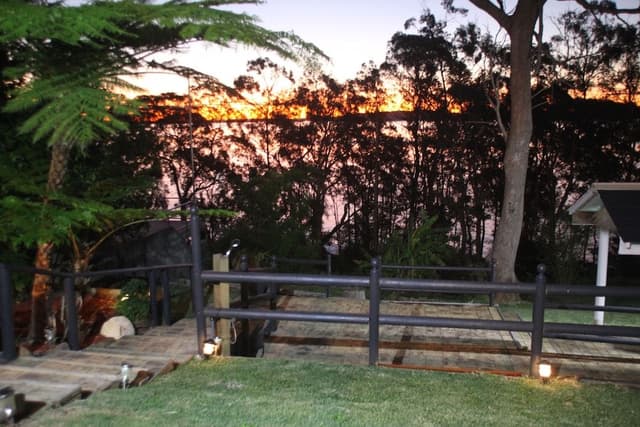 Garden - Cosy 1 Bed Apartment with Garden Patio and Water Views (Suitable for Short Stays)