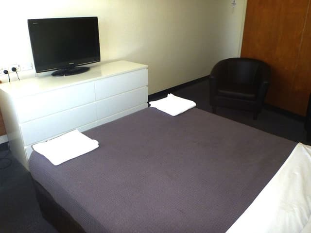 Standard Room (Queen)