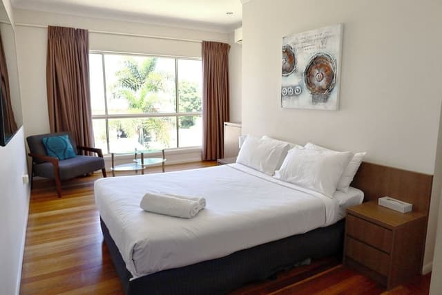 Standard Room (Queen Disabled Room)