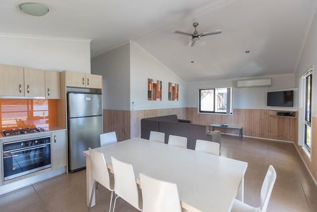 Standard Cabin, 3 Bedrooms, Non Smoking, River View (Waterfront)