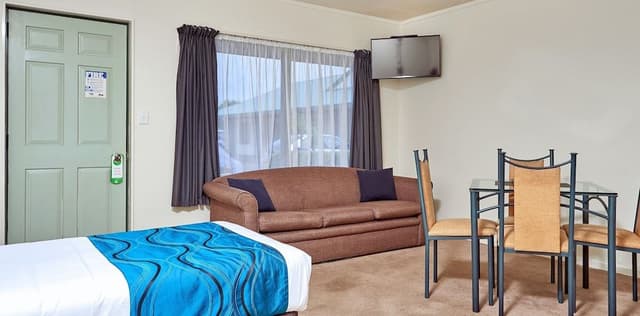 Suite, 1 Bedroom, Non Smoking, Kitchenette (Suite, spa bath)