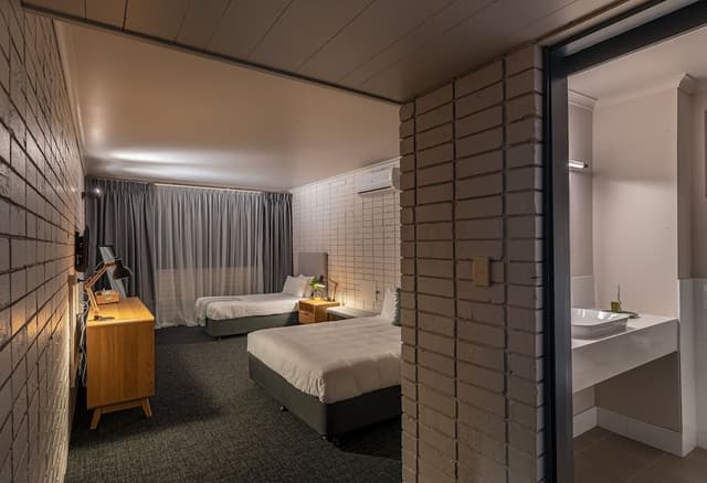 Basic Double Room, 1 Queen Bed
