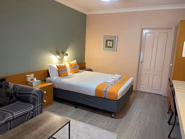 Standard Room, 1 Queen Bed