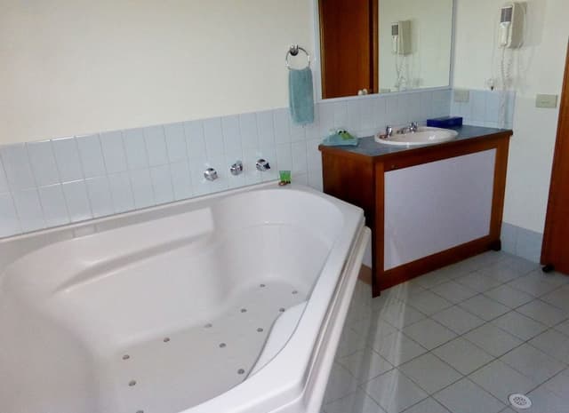 2 Bedroom Family Spa Suite