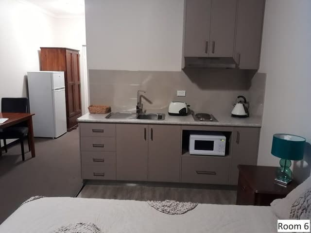 Room 6: Deluxe Queen Room with 50 inch Smart TV located on Ground Floor