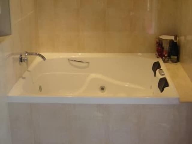 Luxury Spa Suite