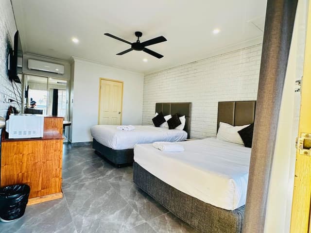Deluxe Family Room