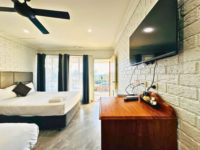 Deluxe Family Room