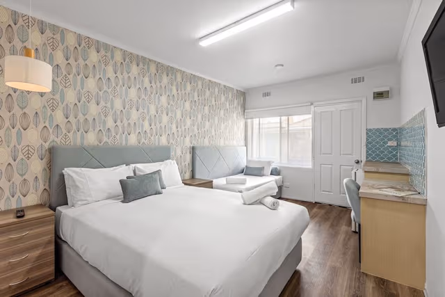 Standard Queen Room