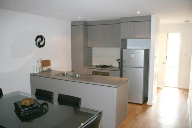Townhouse 3 Bedrooms, Entire Unit Rent