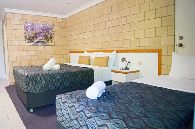 Queen and Single Room