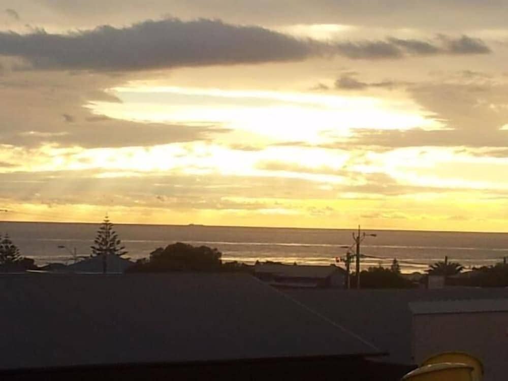 Christies Beach Hotel Christies Beach Hotel
