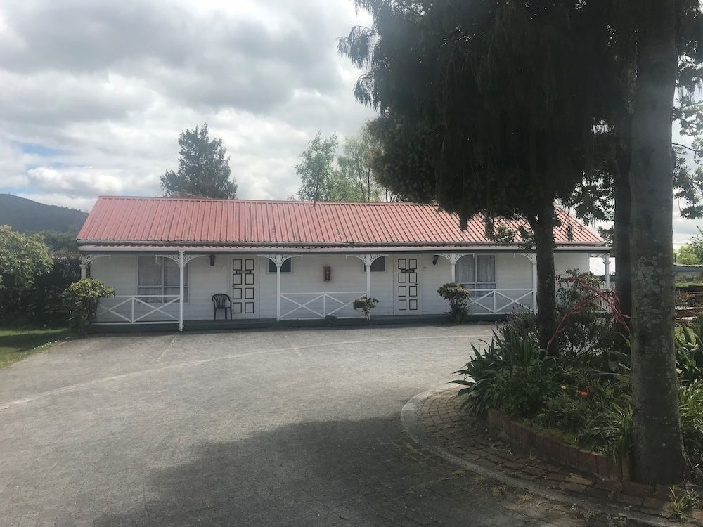 Utuhina Hot Springs Lodge2