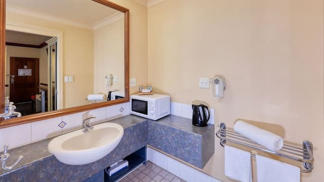 Deluxe Room, Multiple Beds, Non Smoking