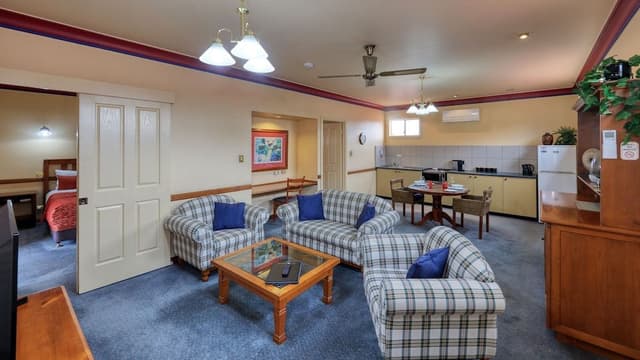 Executive Suite, Non Smoking, Kitchenette (Executive King Suite)