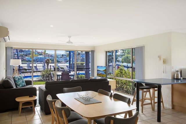 Three Bedroom Apartment with Lake View