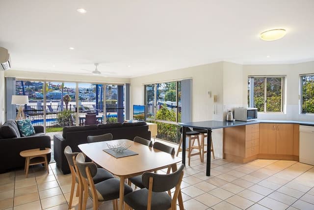 Three Bedroom Apartment with Lake View