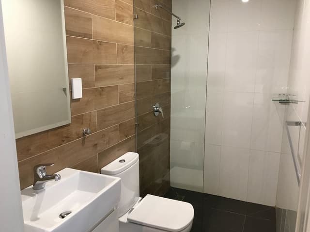 Standard Room, 1 King Bed, Non Smoking, Private Bathroom (King or Twin w/ ensuite)
