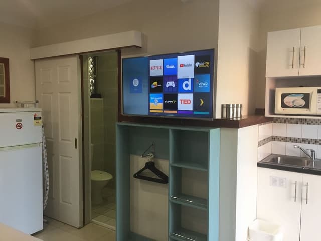 Deluxe Room, 1 Queen Bed, Kitchenette