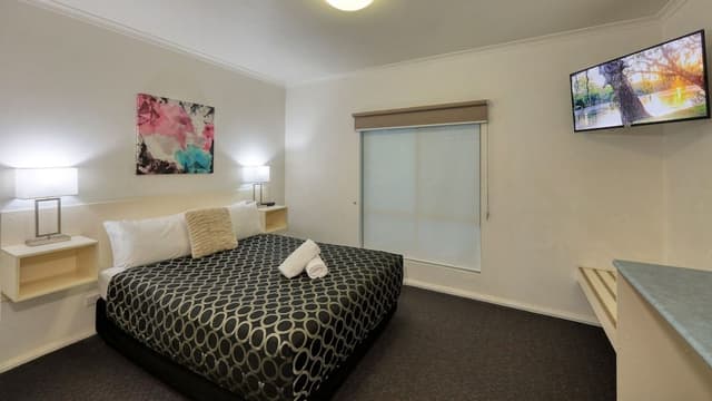 Standard Room (Queen)