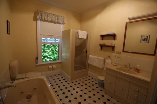 Honeymoon Spa Suite