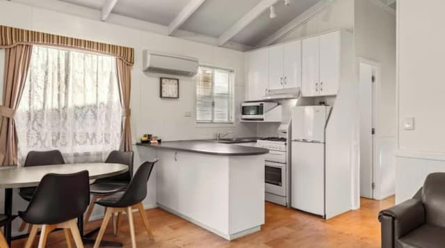 Superior 2 Bedroom Cabin - Sleeps 6