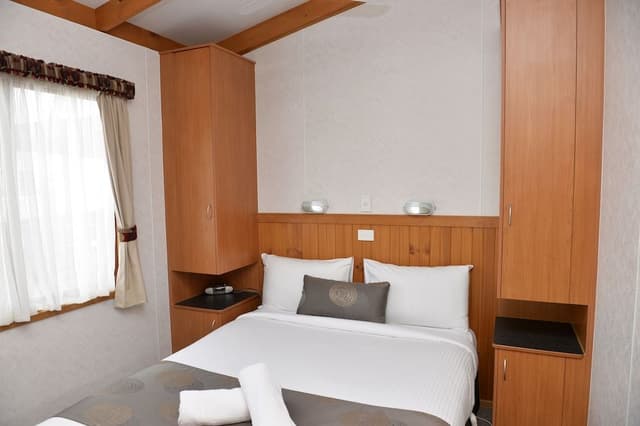 Deluxe Spa Cabin - Full Linen